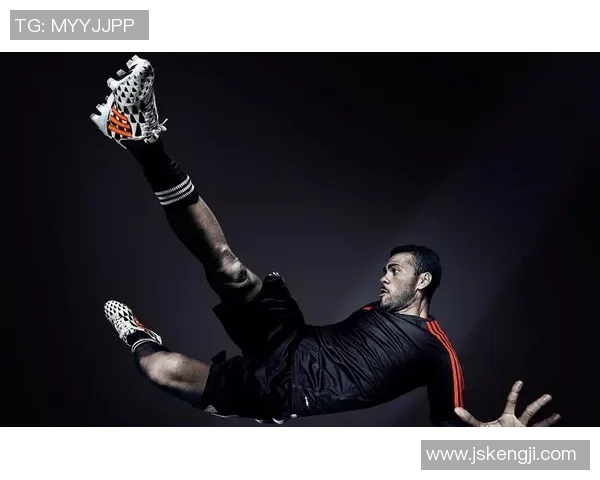 不被犯规的足球明星如何在赛场上保持优雅与实力的完美平衡